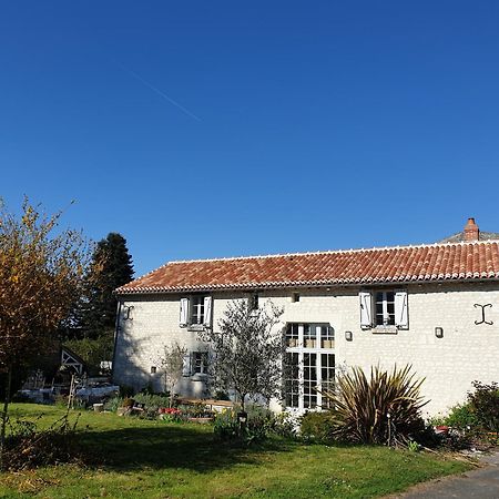 La Tour Du Raygnier Bed & Breakfast Verneuil-le-Chateau Bagian luar foto