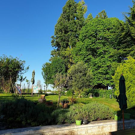 La Tour Du Raygnier Bed & Breakfast Verneuil-le-Chateau Bagian luar foto